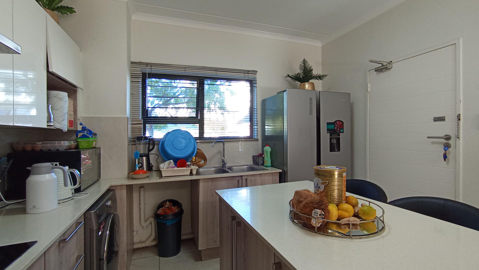 Kitchen - 12 square meters of property in Sundowner