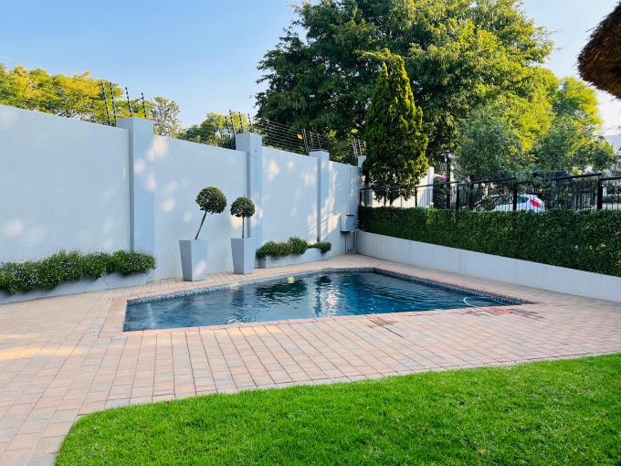 2 Bedroom Apartment for Sale For Sale in Fourways - MR680393