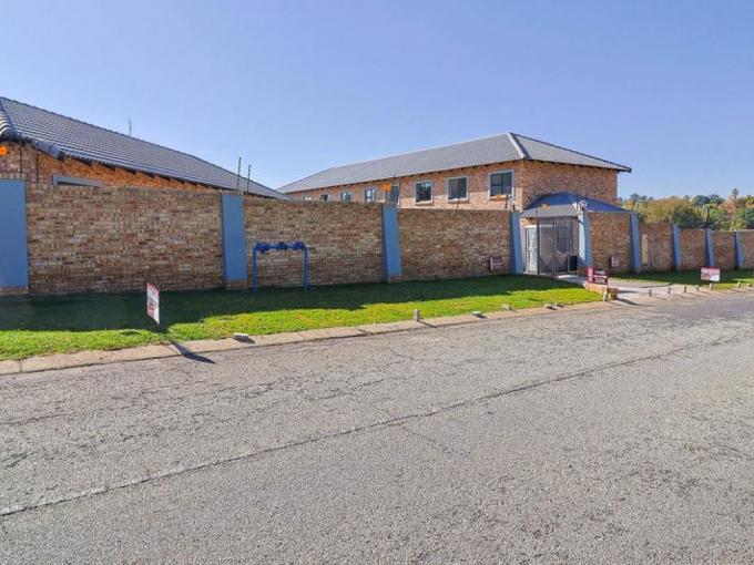 3 Bedroom Simplex for Sale For Sale in Brackendowns - MR680402