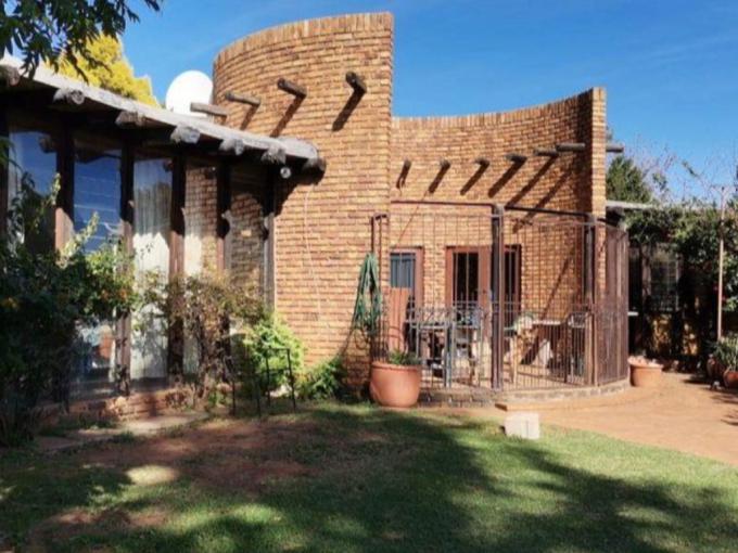 4 Bedroom House for Sale For Sale in Glenvista - MR680405