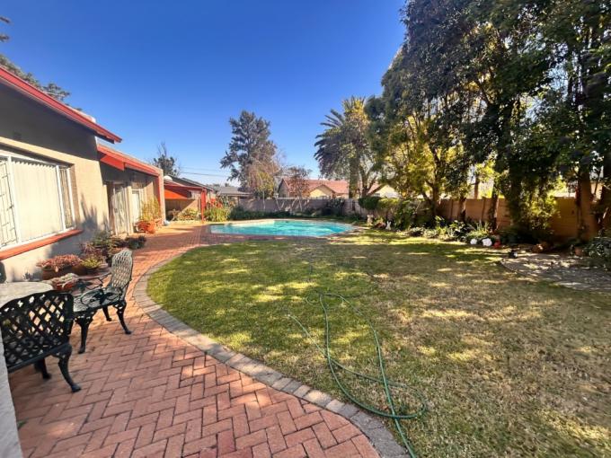 4 Bedroom House for Sale For Sale in Brackendowns - MR680411