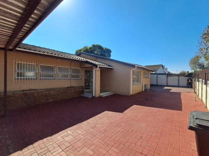4 Bedroom House for Sale For Sale in Mondeor - MR680434