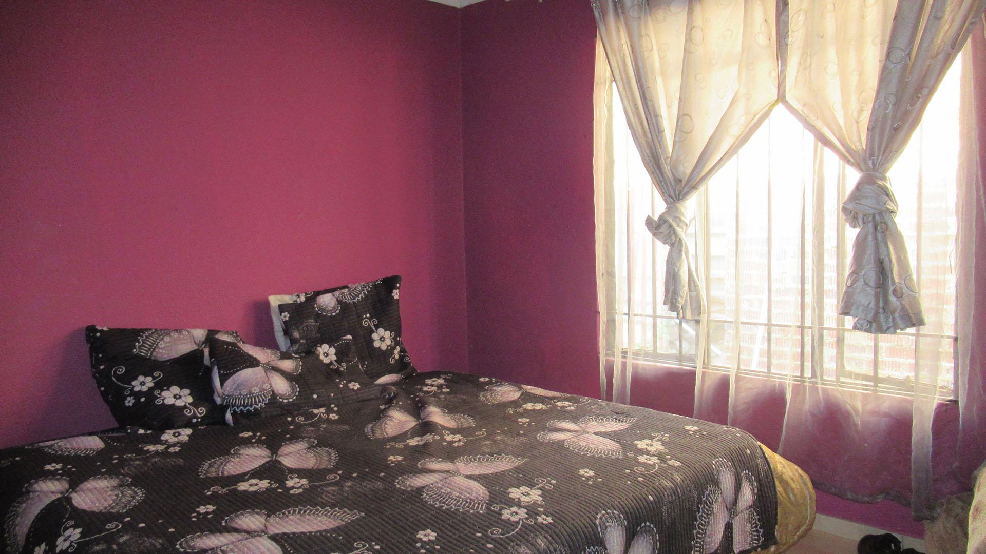 Main Bedroom - 13 square meters of property in Ennerdale