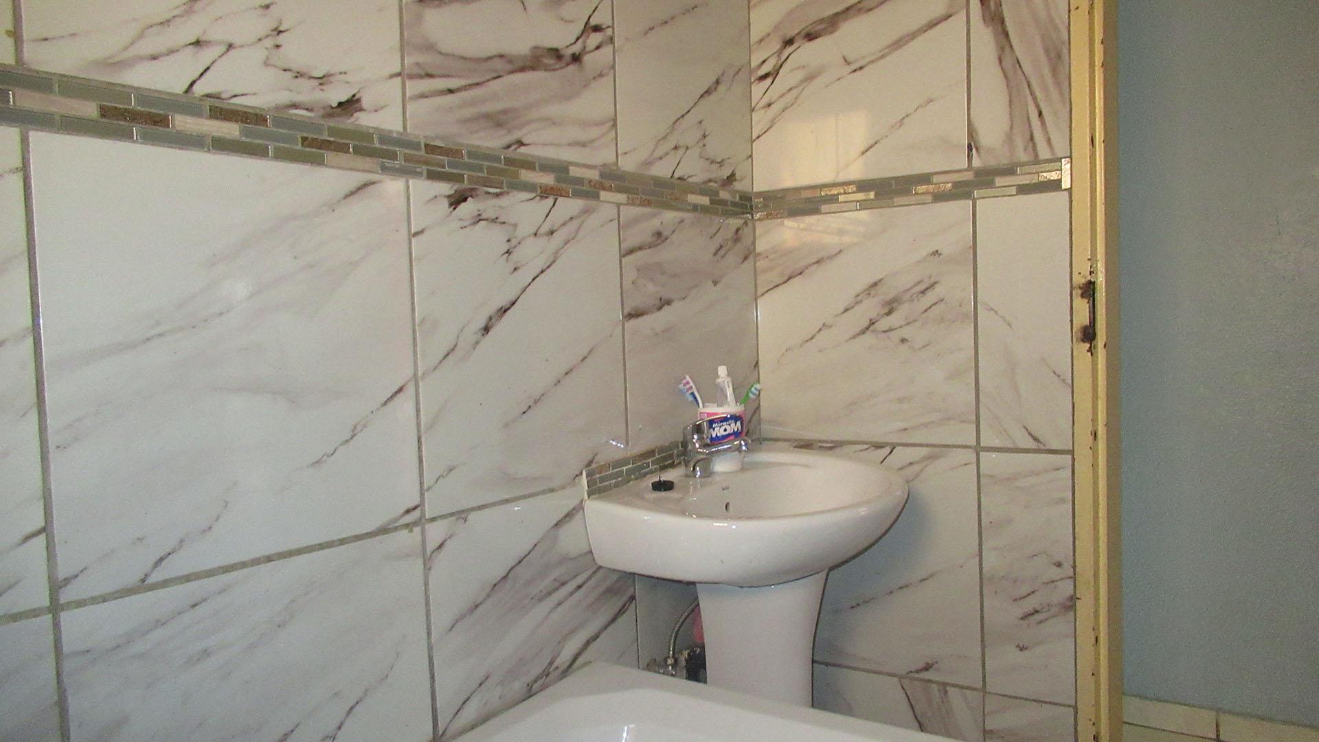 Bathroom 1 - 4 square meters of property in Ennerdale