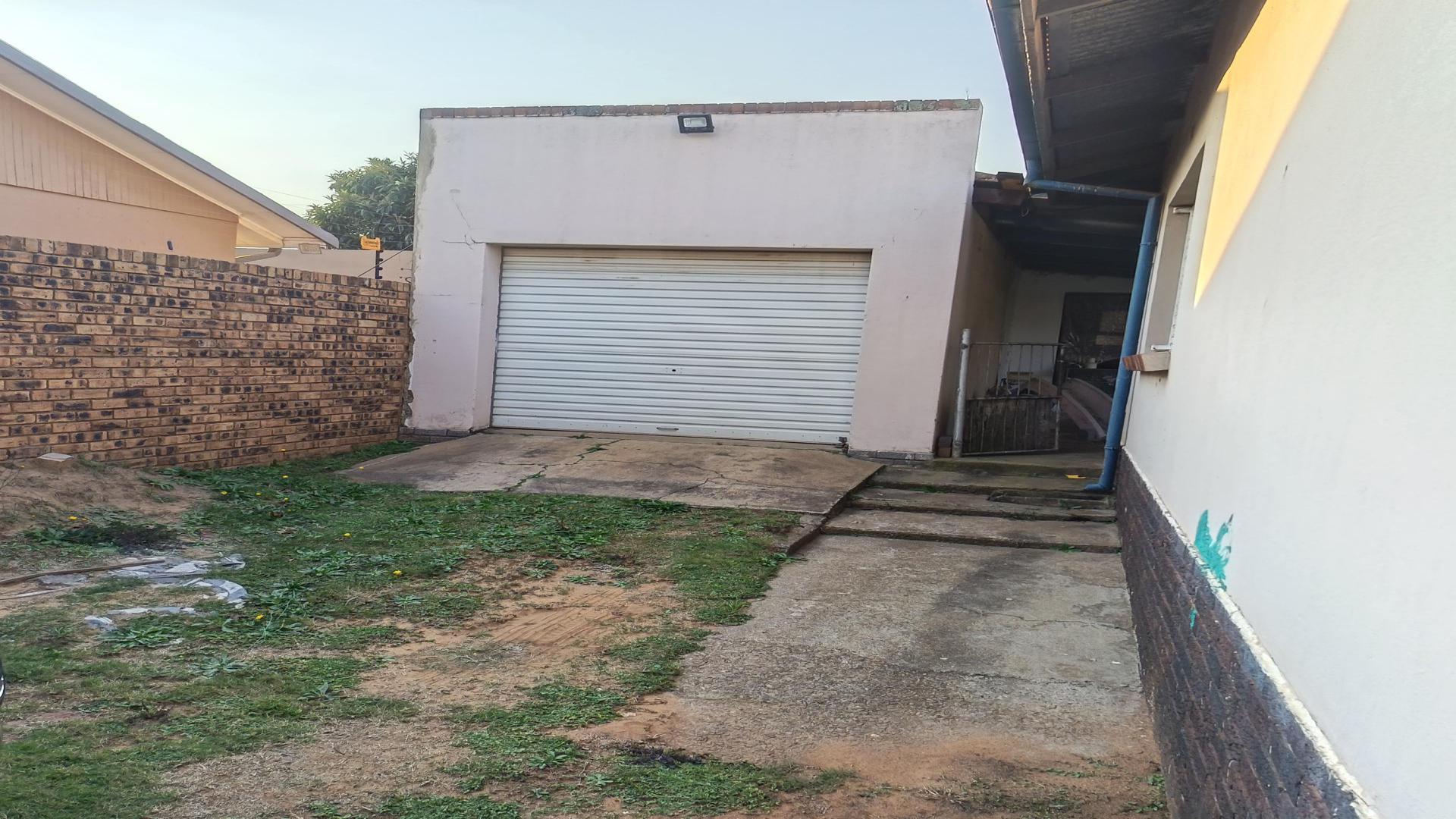 Garage of property in Quellerie Park