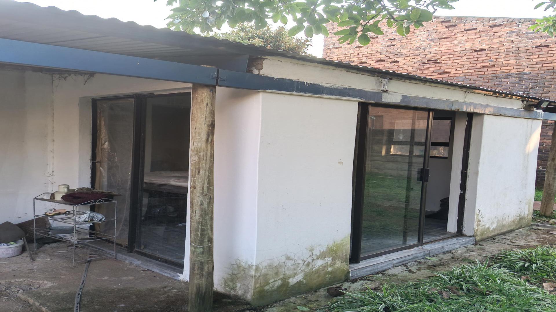 Patio of property in Quellerie Park