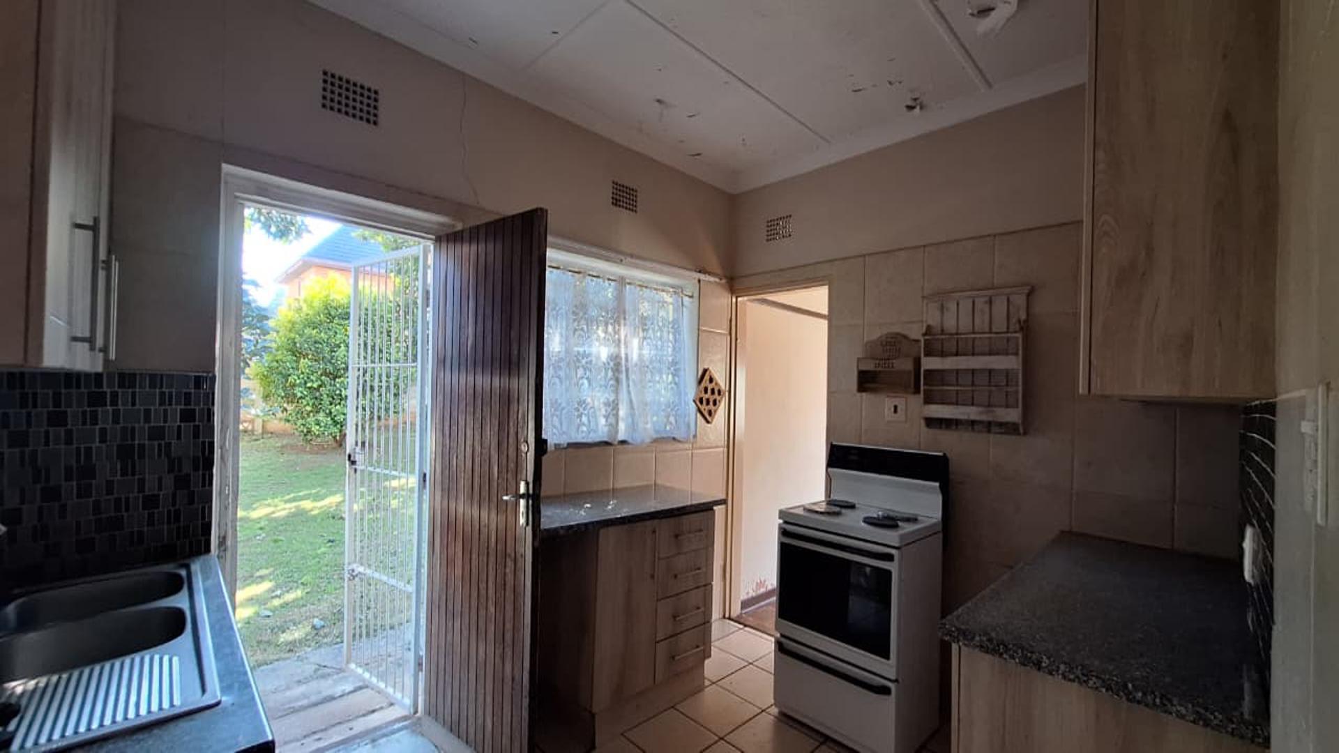 Kitchen - 12 square meters of property in Quellerie Park