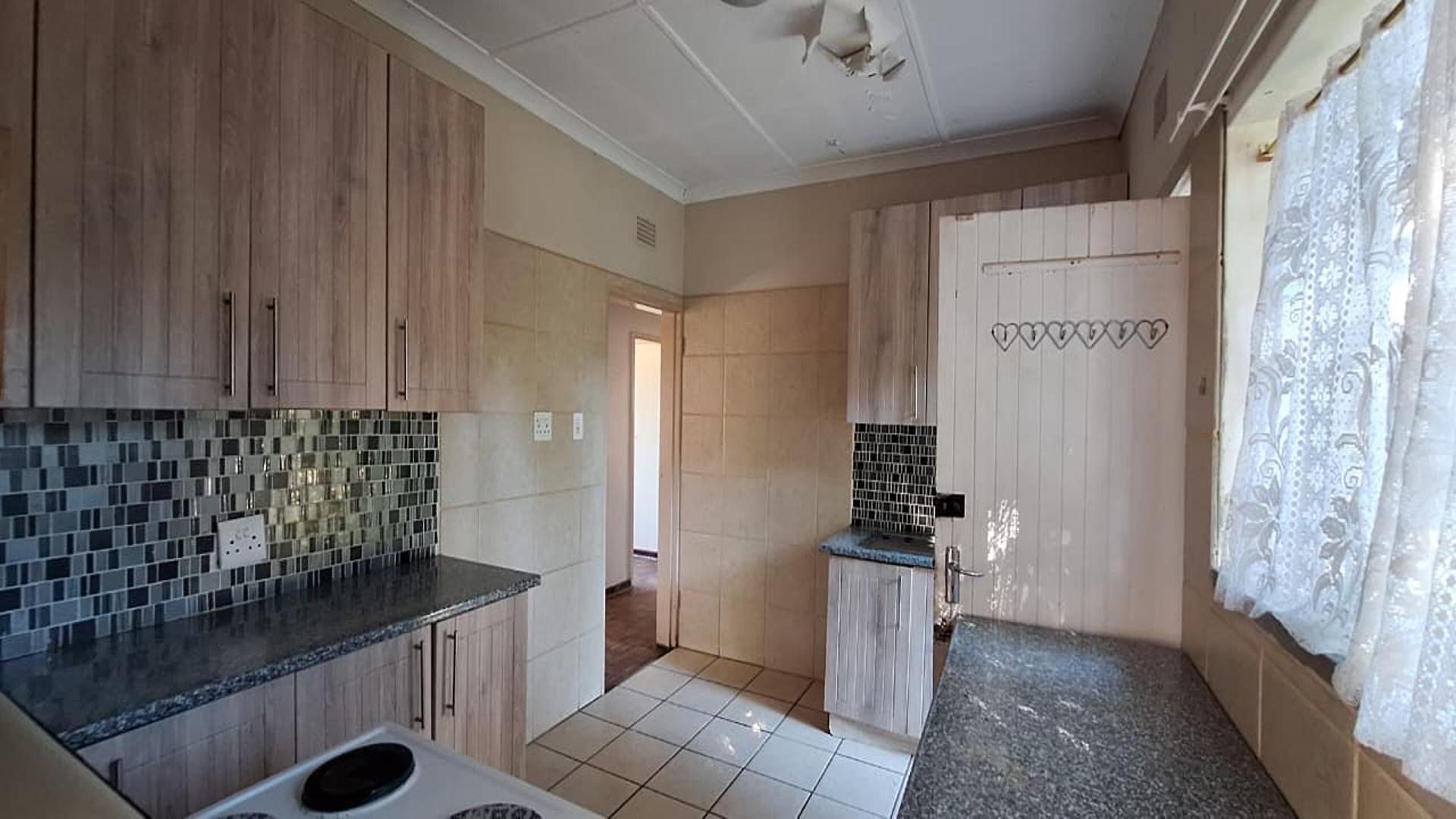 Kitchen - 12 square meters of property in Quellerie Park