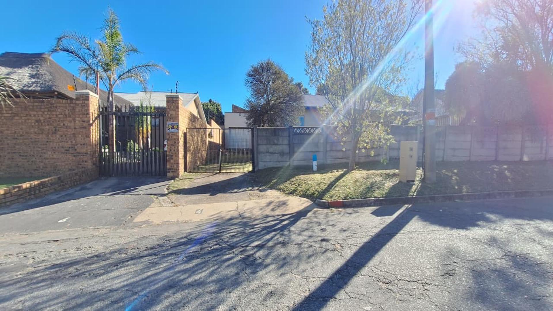 Front View of property in Quellerie Park