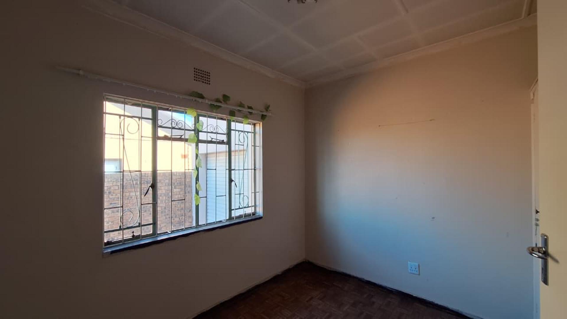 Bed Room 2 - 16 square meters of property in Quellerie Park