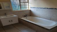 Bathroom 1 of property in Quellerie Park