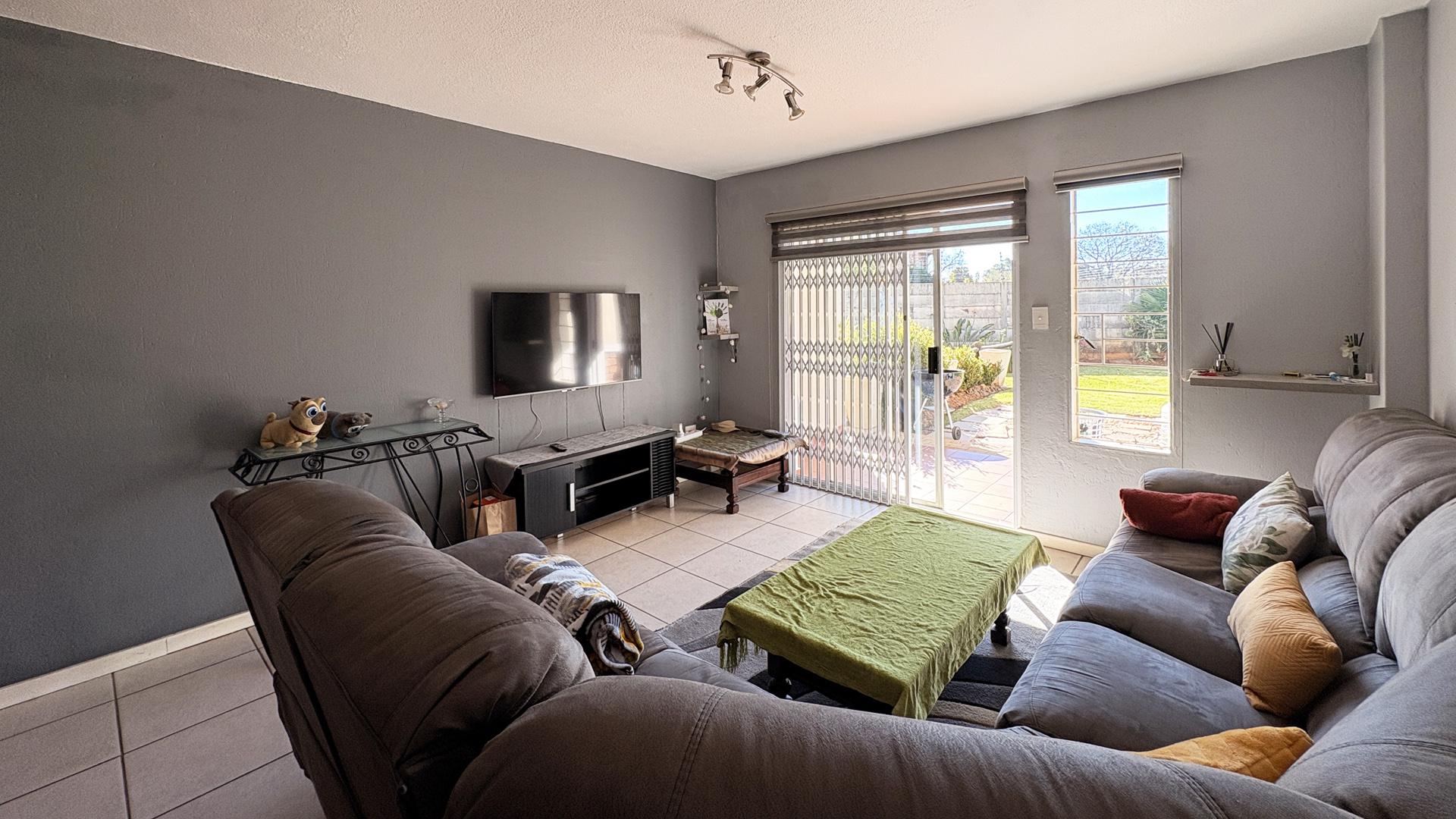 Lounges of property in Norton's Home Estates