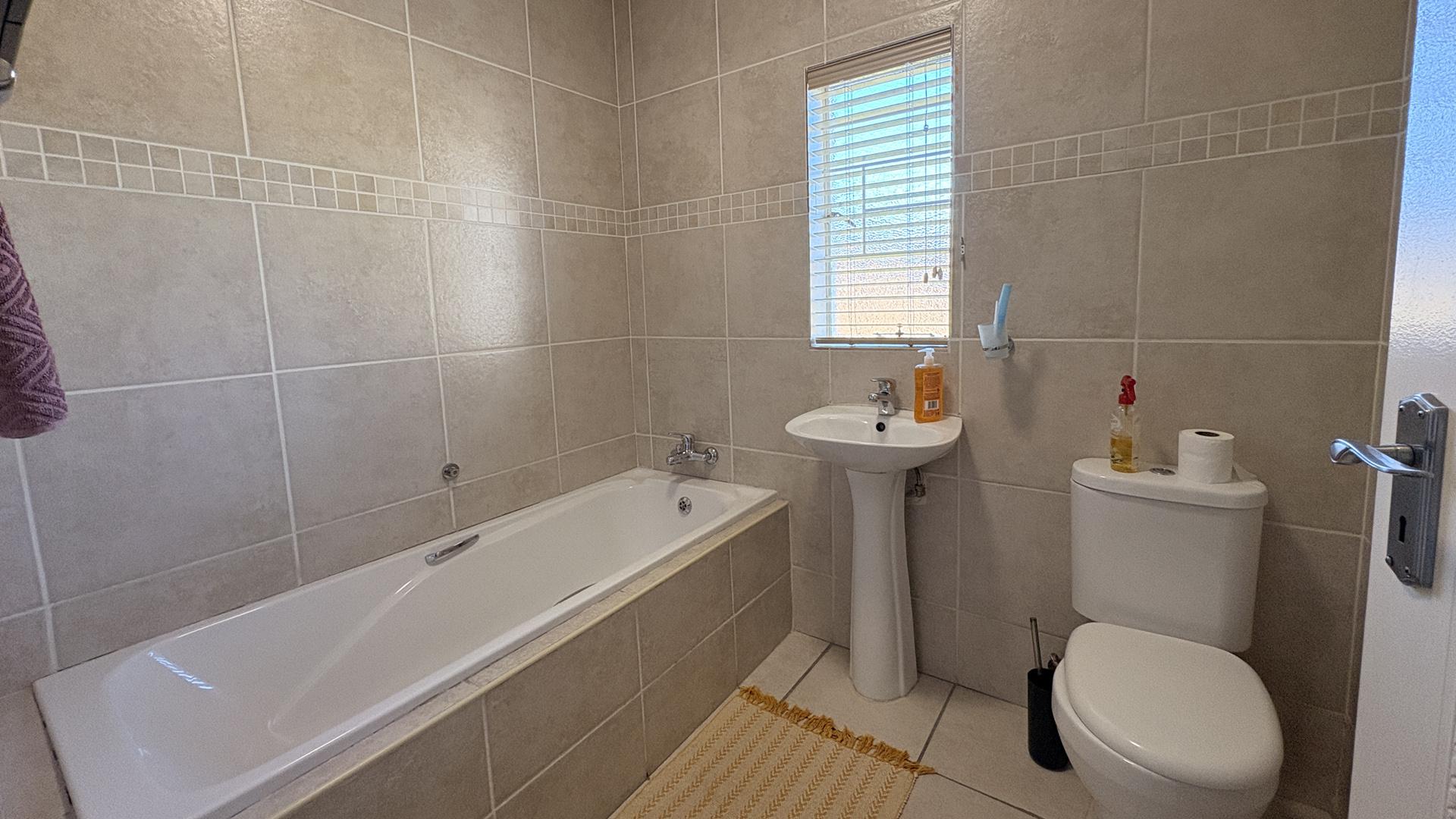 Bathroom 1 of property in Norton's Home Estates