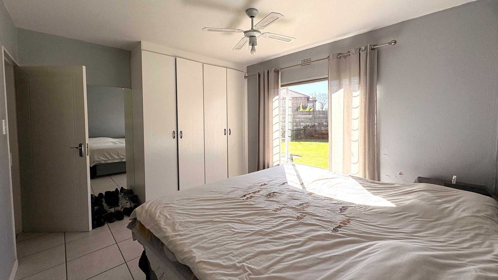 Main Bedroom of property in Norton's Home Estates