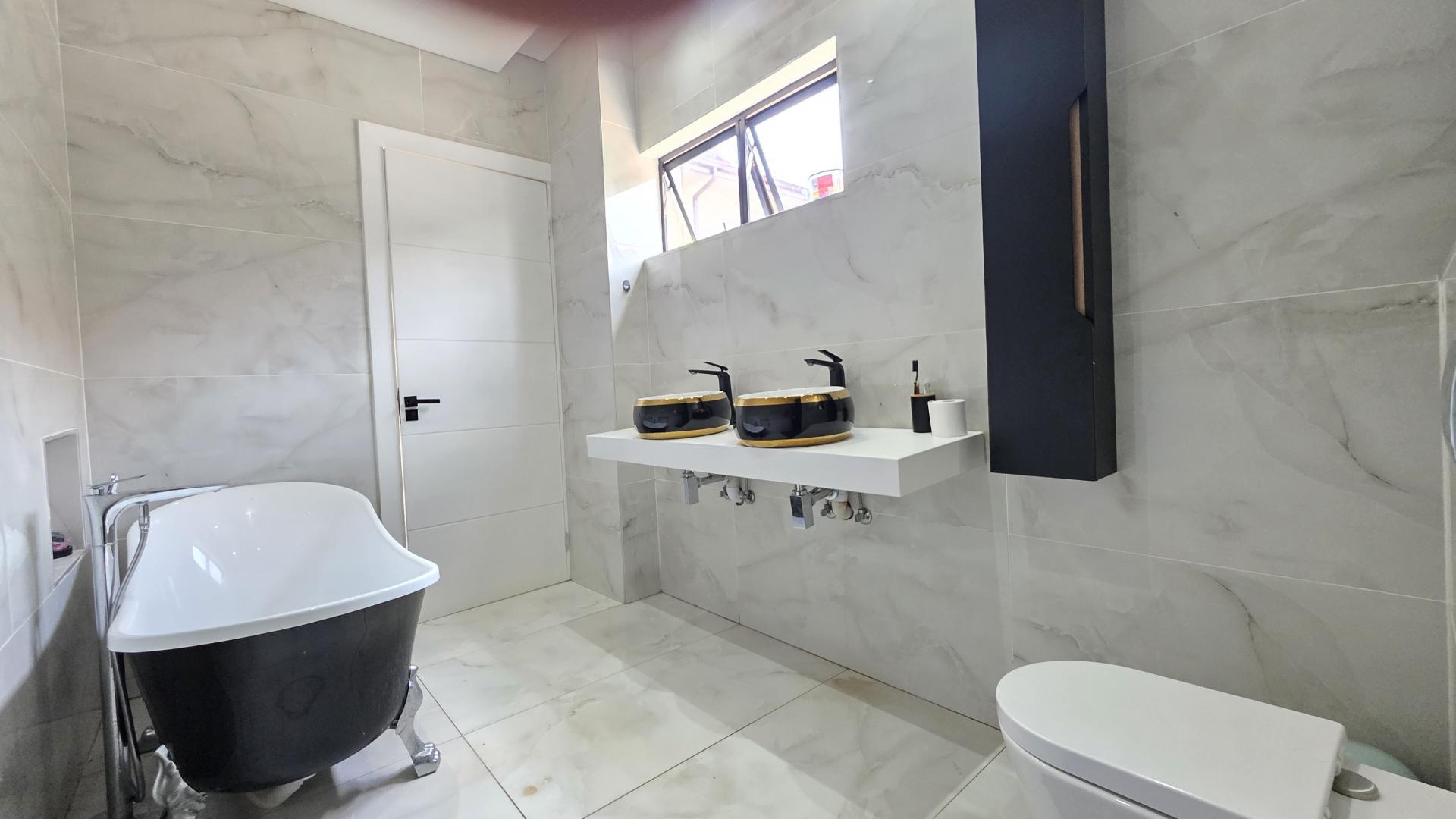 Bathroom 3+ of property in The Islands Estate