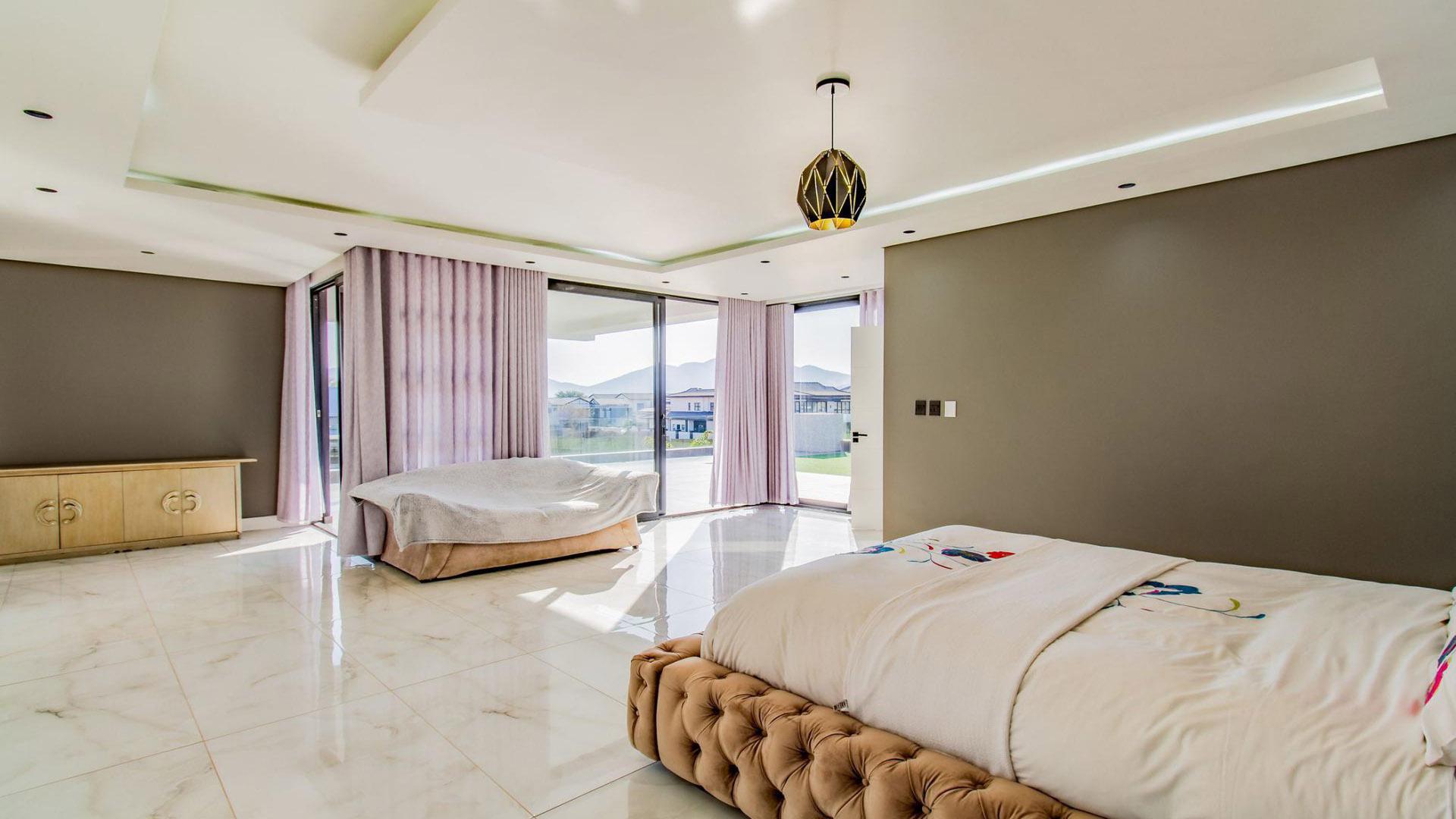 Main Bedroom of property in The Islands Estate