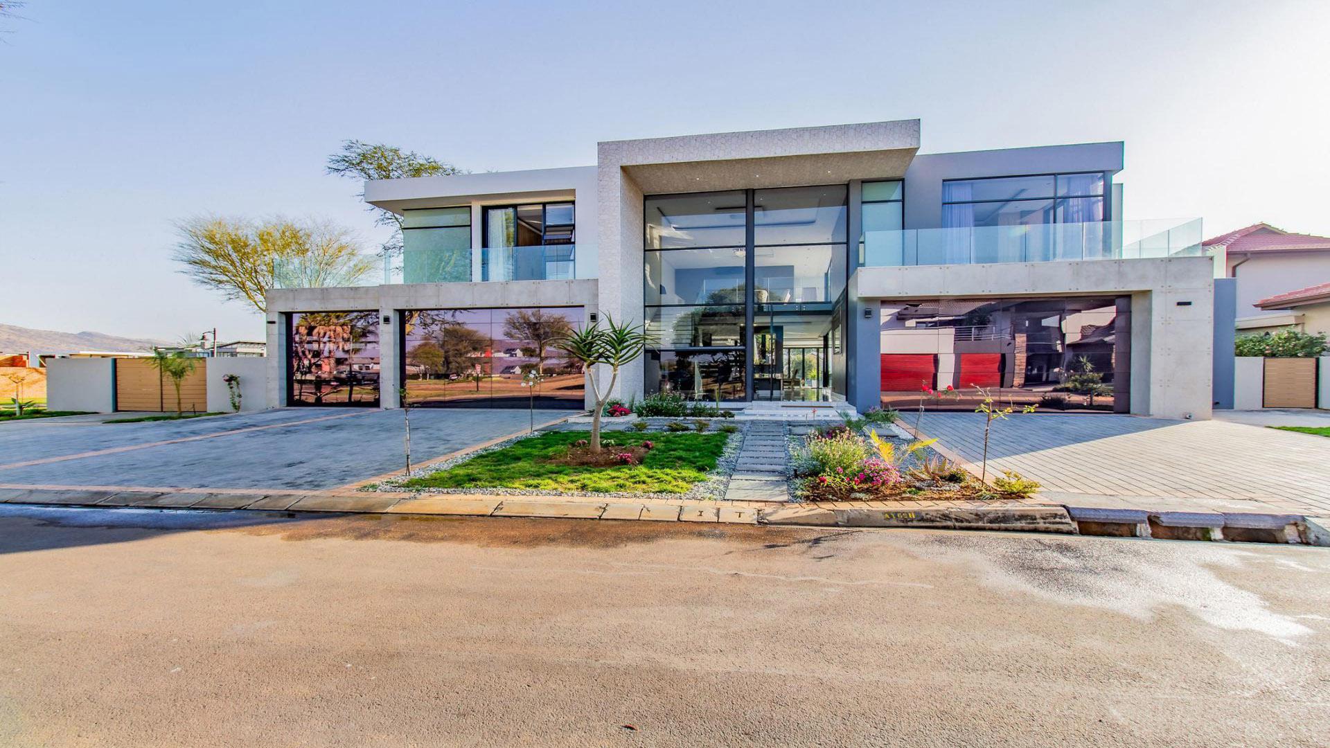 Front View of property in The Islands Estate