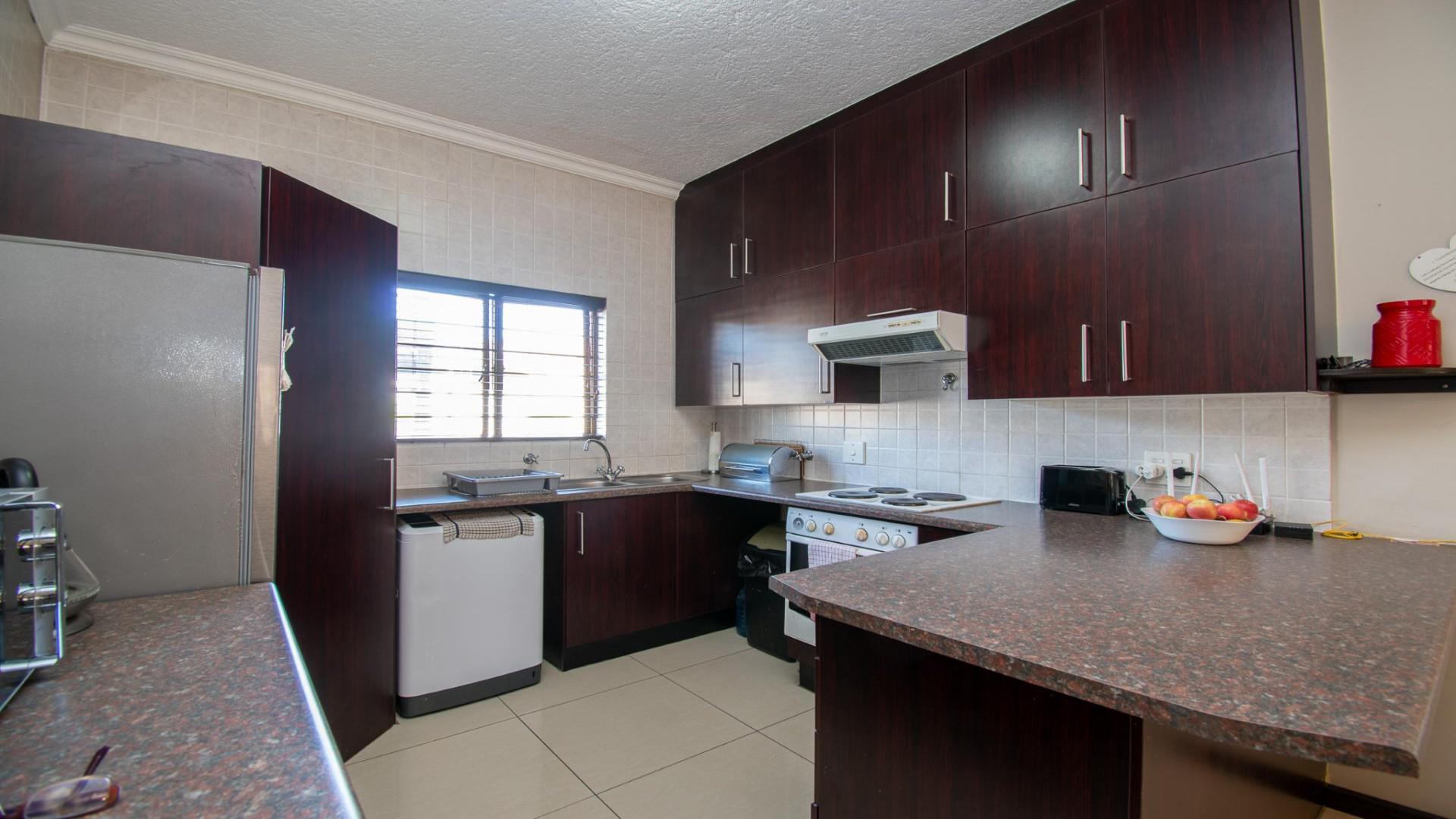 Kitchen of property in Paulshof