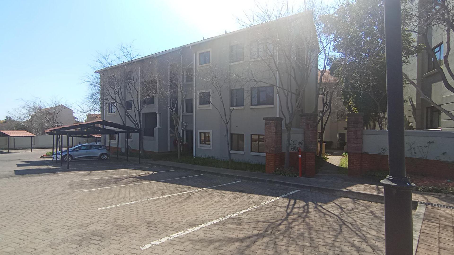 Front View of property in Paulshof