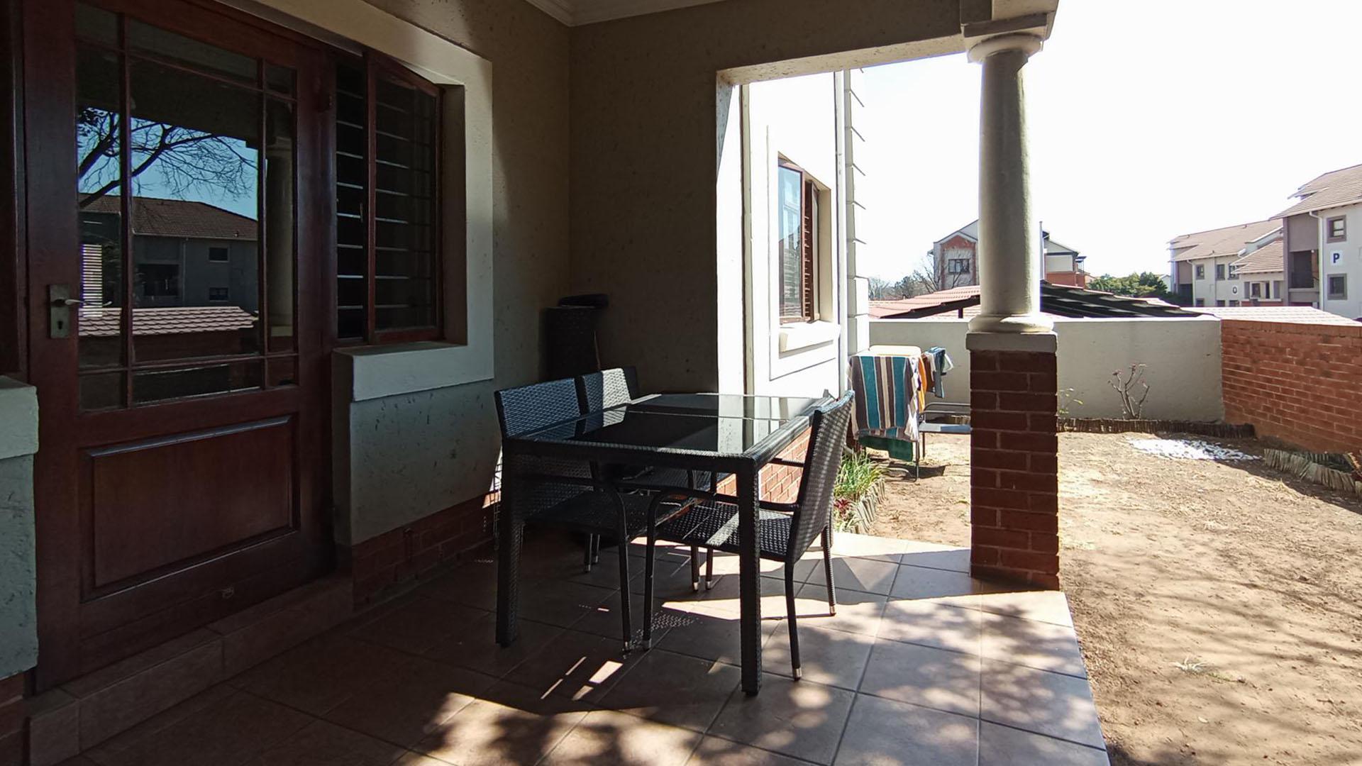 Patio - 10 square meters of property in Paulshof