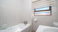 Bathroom 1 of property in Paulshof