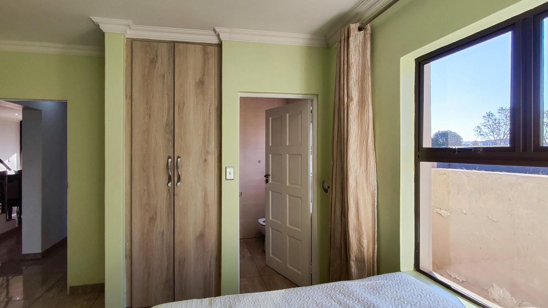 Bed Room 1 - 14 square meters of property in Parkhaven