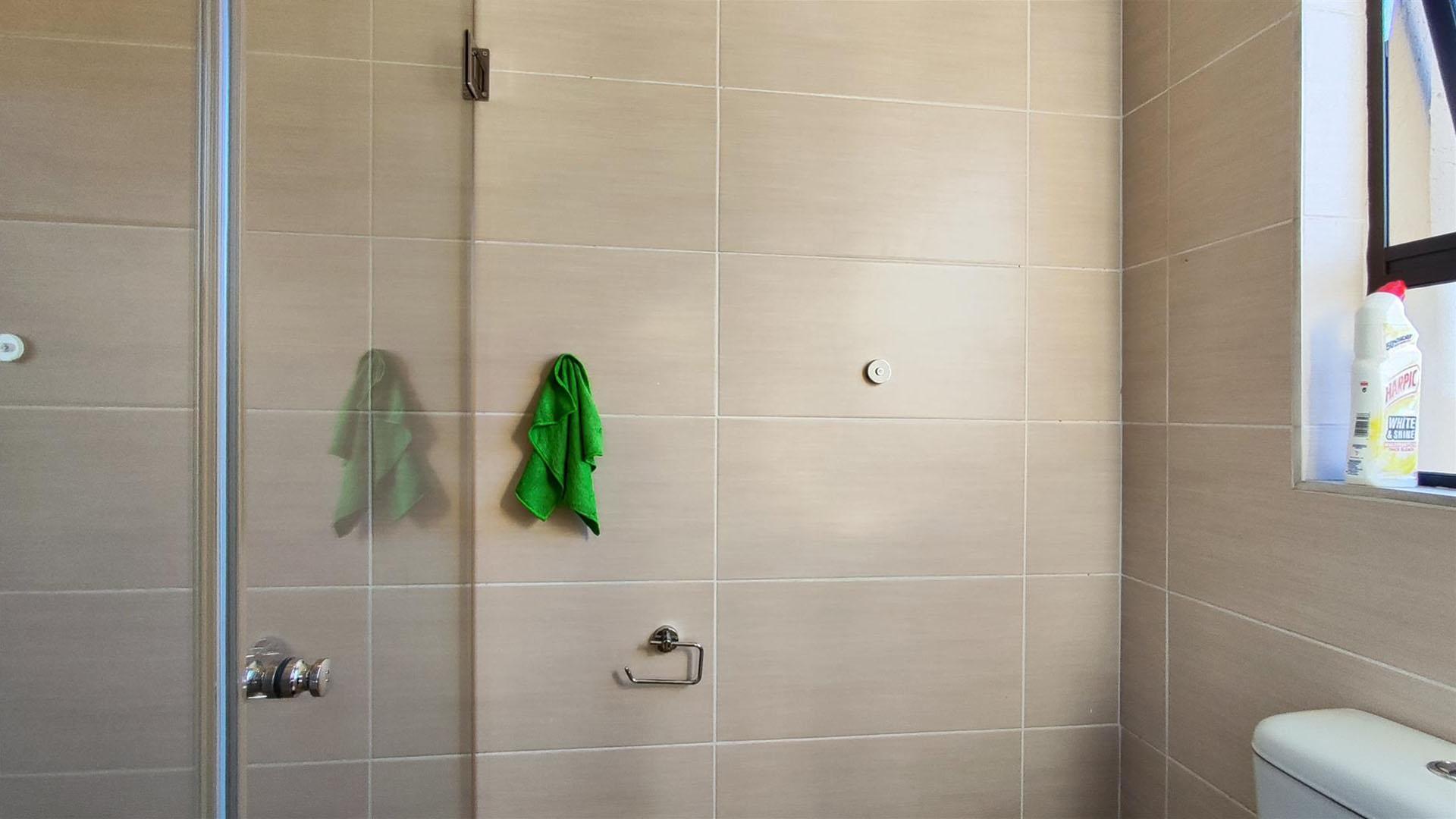 Bathroom 1 - 4 square meters of property in Parkhaven