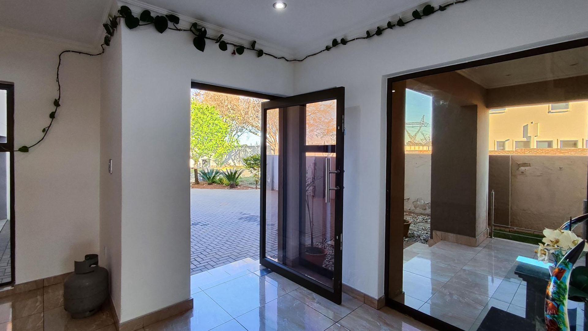 Spaces - 71 square meters of property in Parkhaven