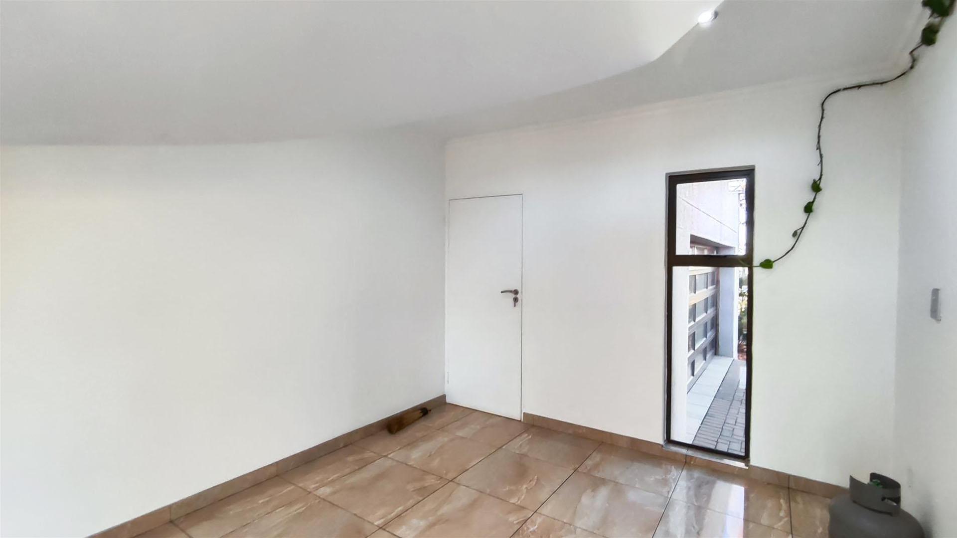 Spaces - 71 square meters of property in Parkhaven