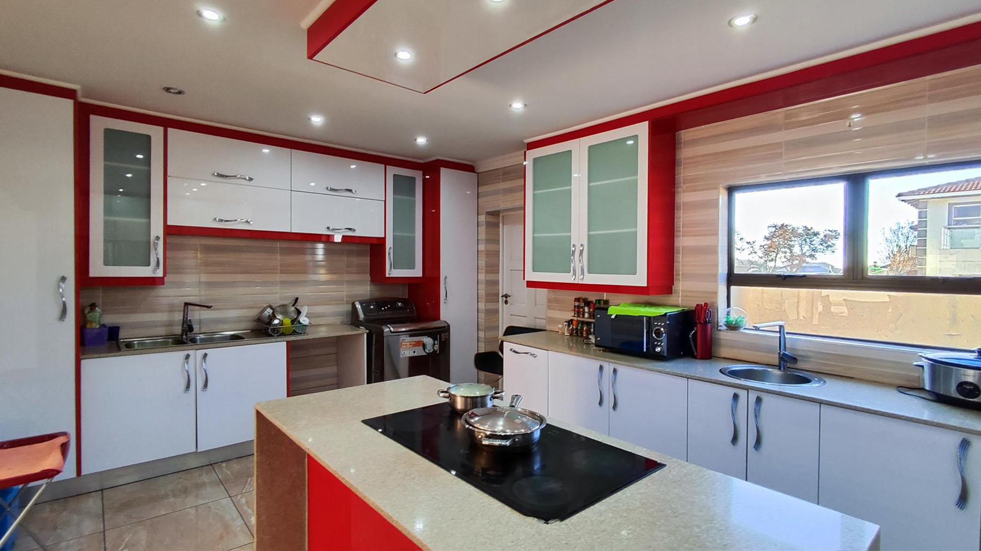 Kitchen - 23 square meters of property in Parkhaven