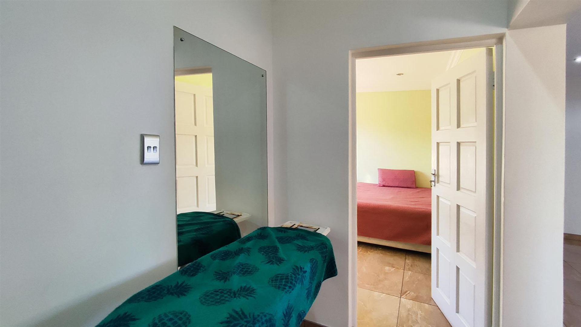 Spaces - 71 square meters of property in Parkhaven