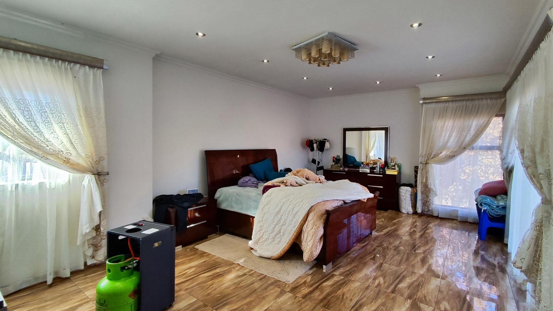 Main Bedroom - 43 square meters of property in Parkhaven