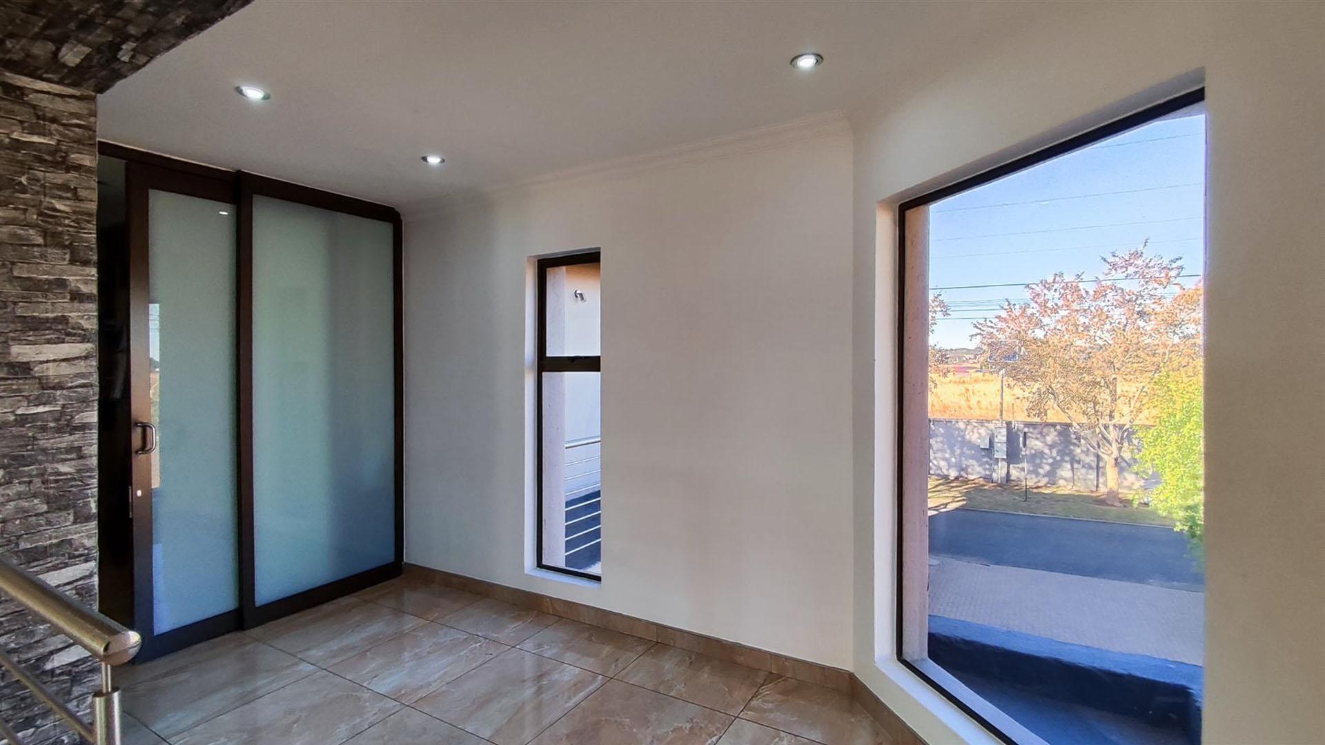 Spaces - 71 square meters of property in Parkhaven