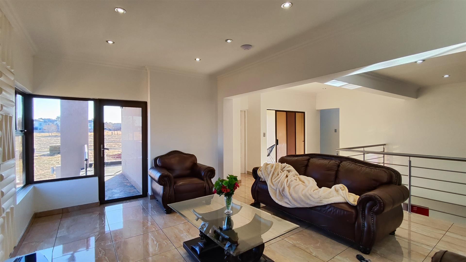 Lounges - 61 square meters of property in Parkhaven