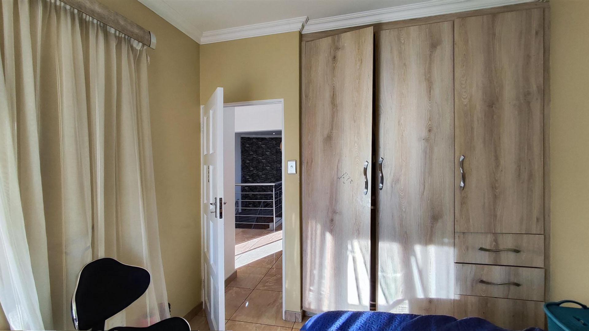 Bed Room 2 - 8 square meters of property in Parkhaven