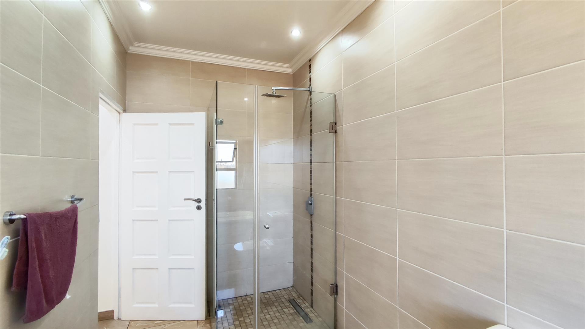 Bathroom 2 - 10 square meters of property in Parkhaven