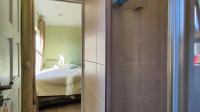 Bathroom 1 - 4 square meters of property in Parkhaven