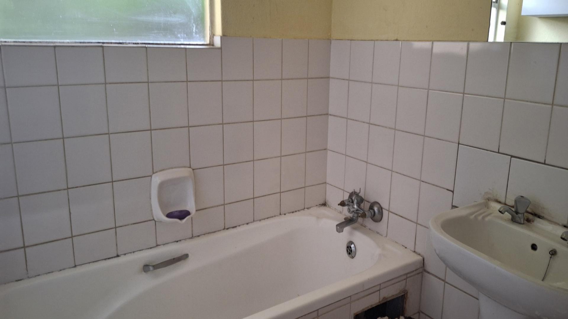 Bathroom 1 - 2 square meters of property in Rembrandt Park
