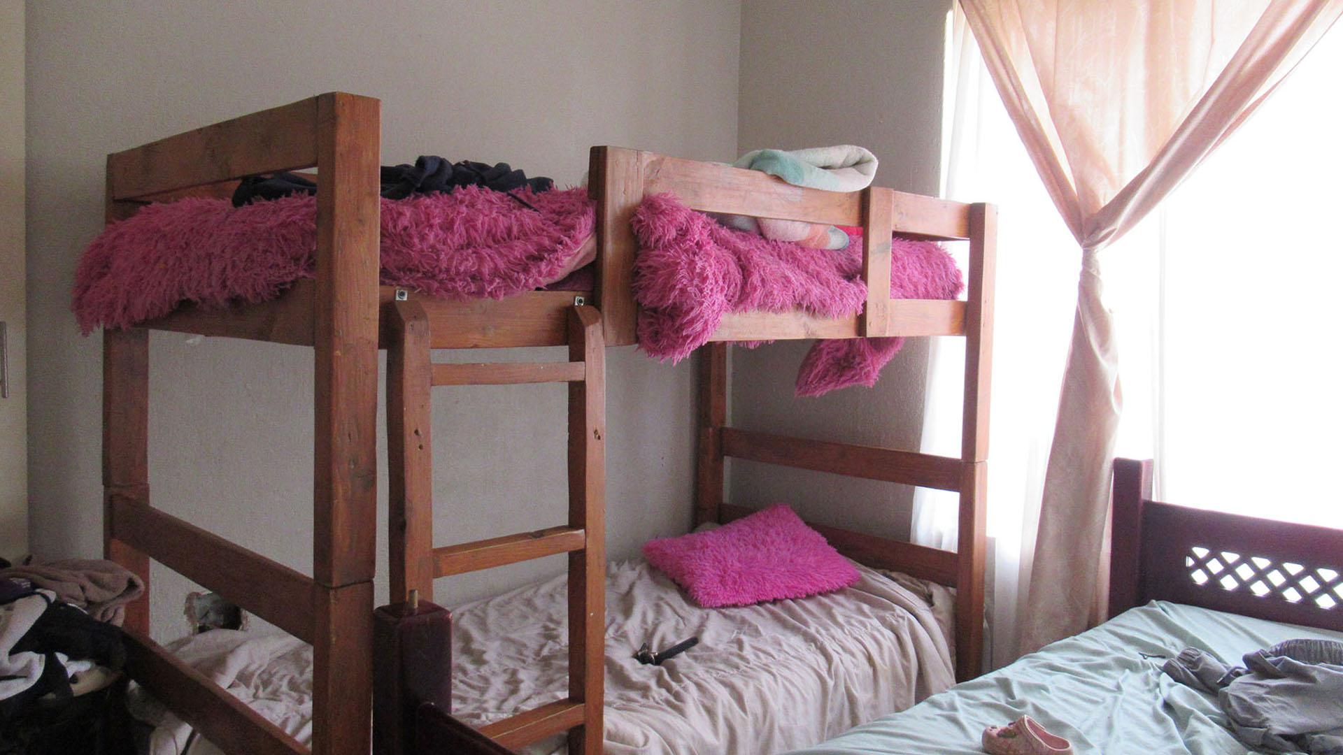 Bed Room 1 - 10 square meters of property in Wilgeheuwel 