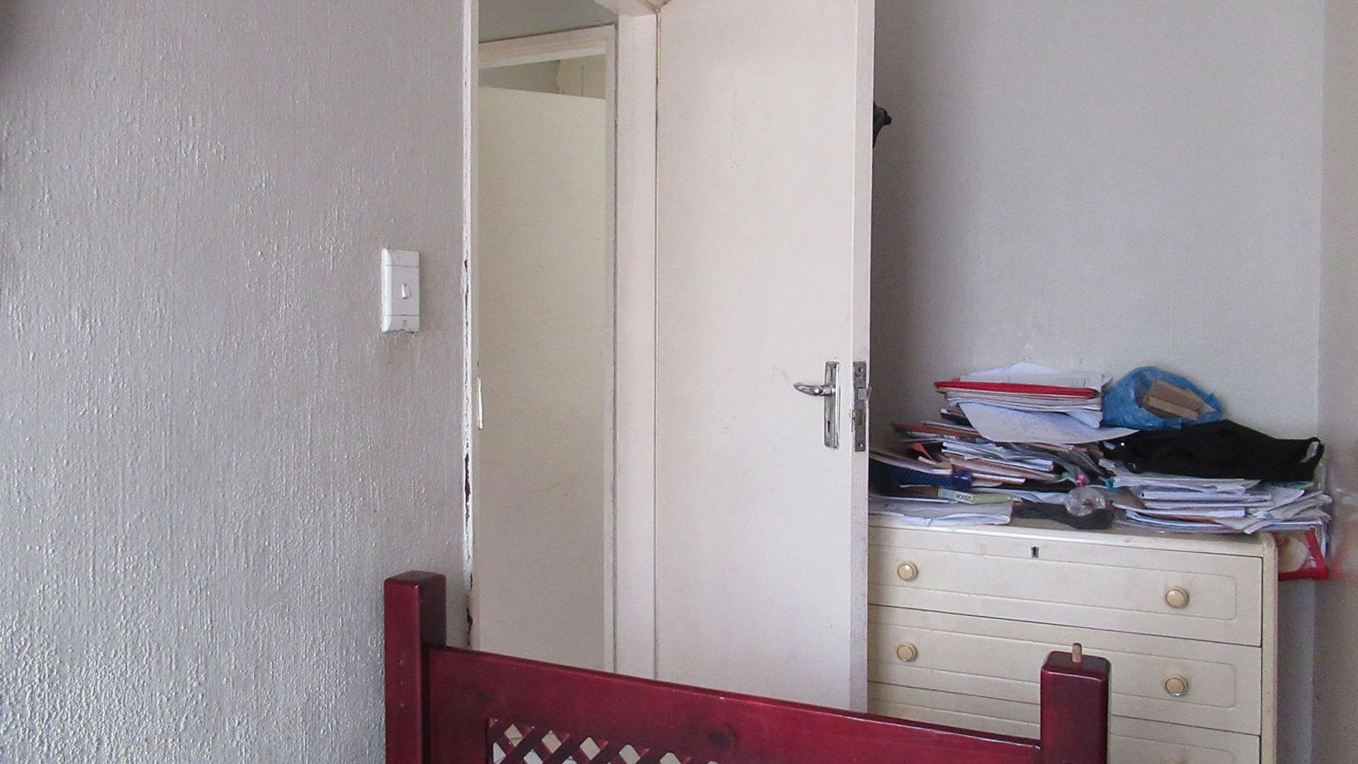 Bed Room 1 - 10 square meters of property in Wilgeheuwel 