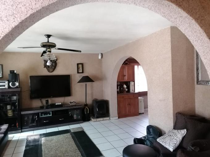 House for Sale For Sale in Eldorado Park AH - MR680530