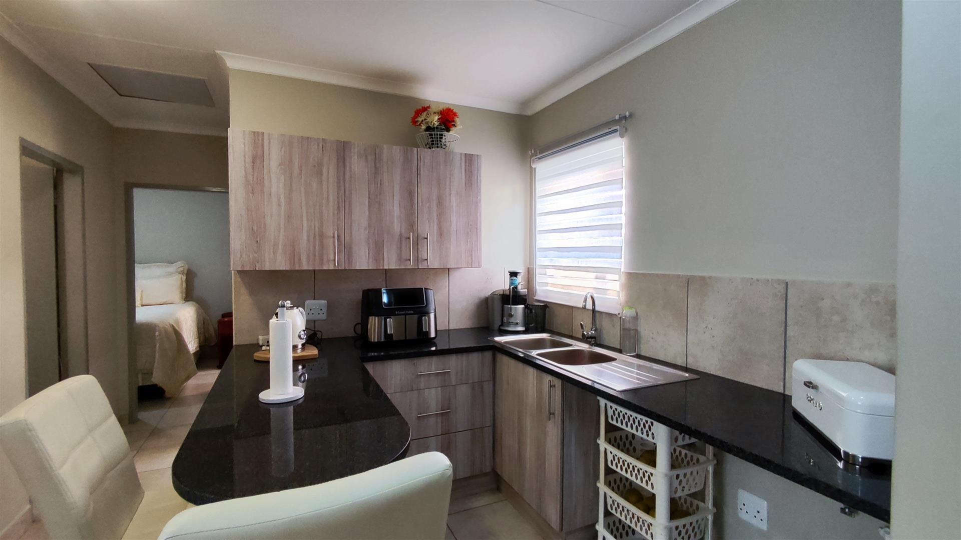 Kitchen - 6 square meters of property in Parkdene (JHB)