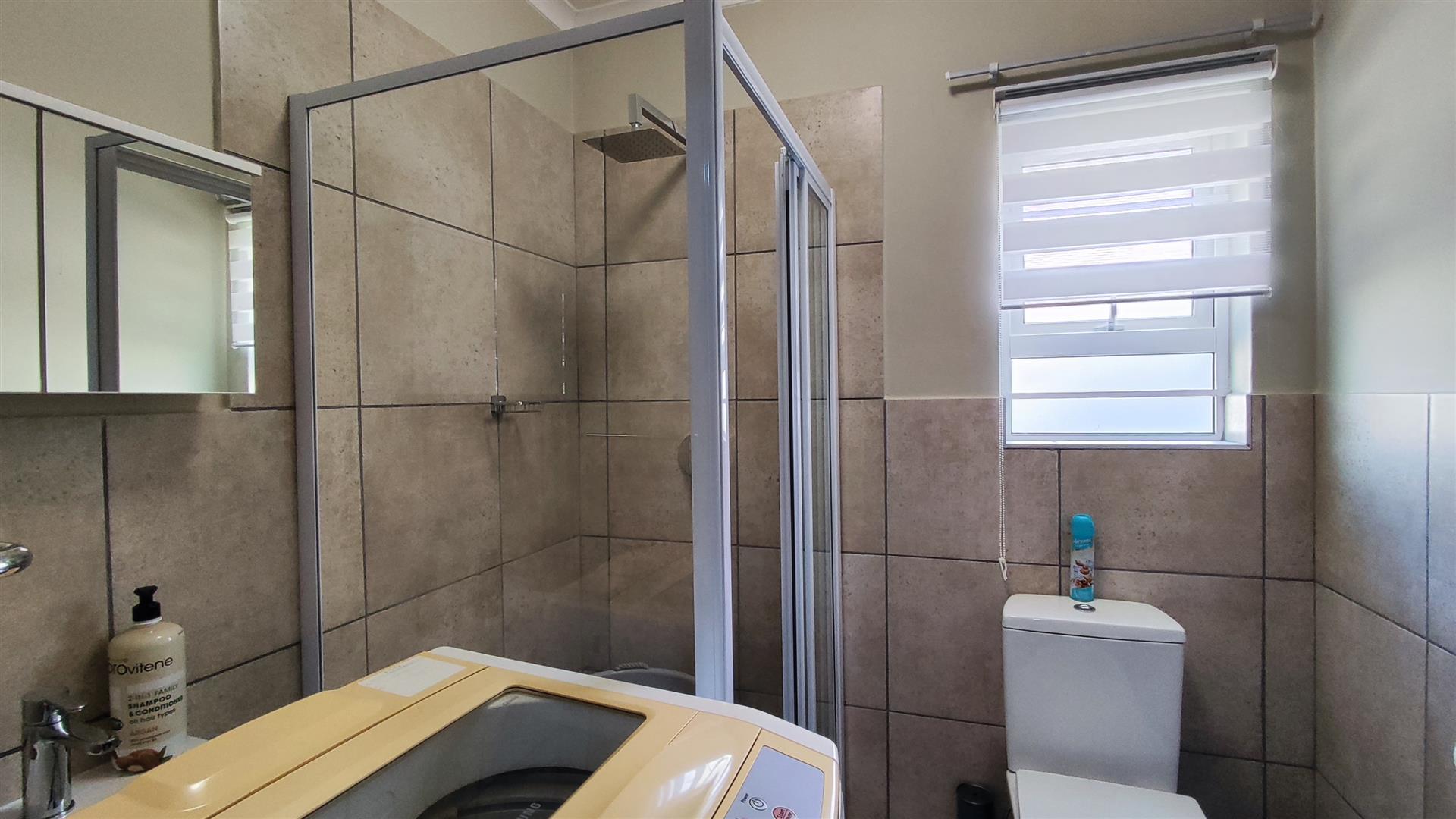 Main Bathroom - 4 square meters of property in Parkdene (JHB)