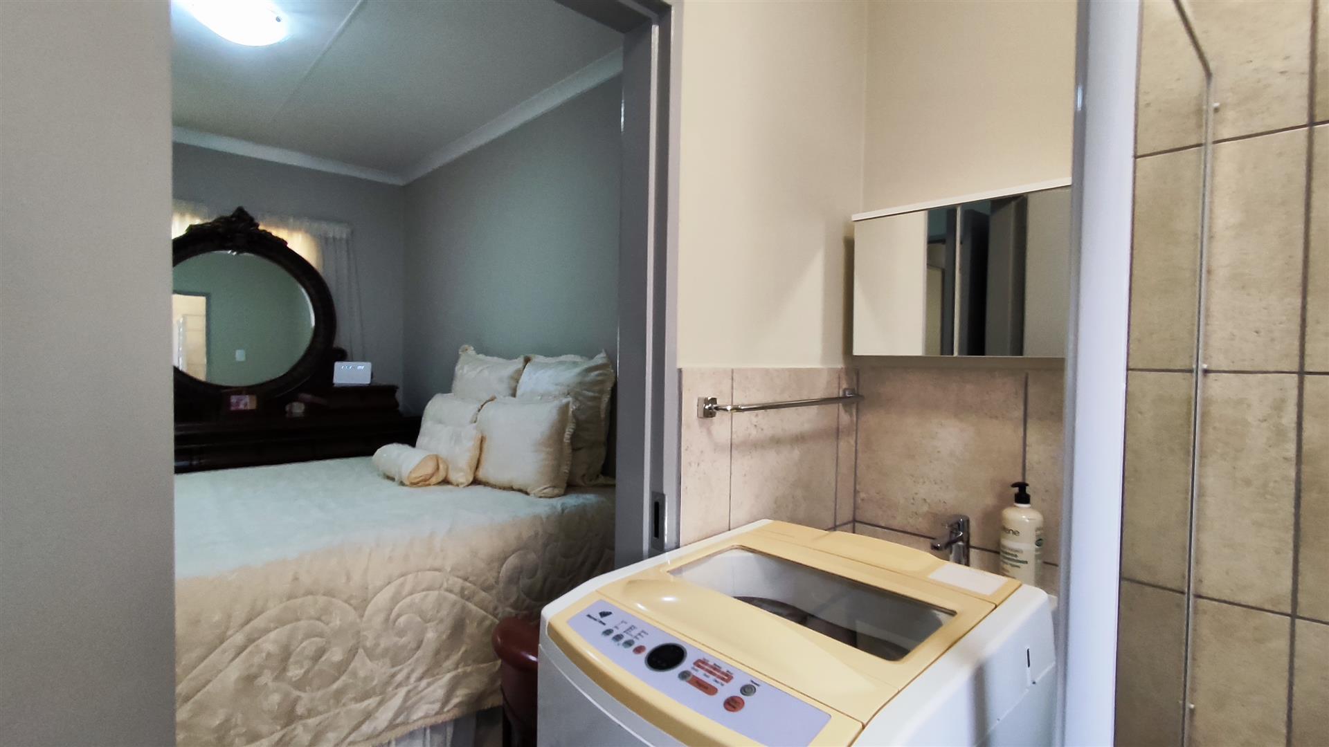 Main Bathroom - 4 square meters of property in Parkdene (JHB)