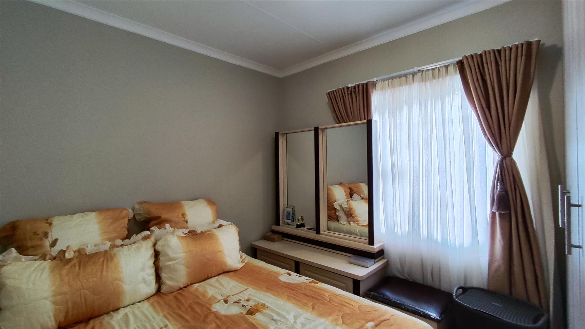 Bed Room 1 - 8 square meters of property in Parkdene (JHB)