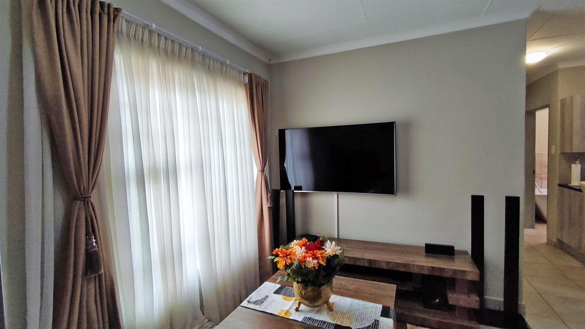 Lounges - 15 square meters of property in Parkdene (JHB)