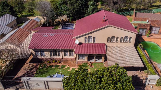 6 Bedroom House for Sale For Sale in Weltevreden Park - MR680626