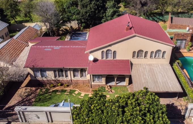 6 Bedroom House for Sale For Sale in Weltevreden Park - MR680626