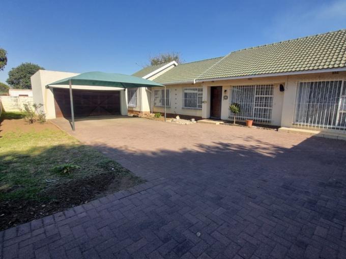 4 Bedroom House for Sale For Sale in Brackendowns - MR680630