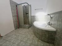  of property in Glenvista